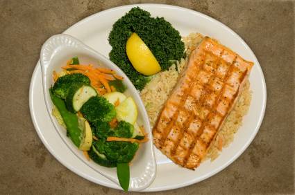Repas 2x1 : saumon grillé avec riz et légumes
